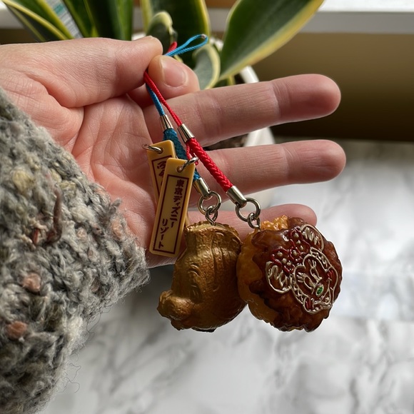 Tokyo Disney Resort- Foo strap keychains. Minnie Okonomiyaki - Flounder Taiyaki - Picture 5 of 5